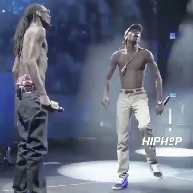 Rap All-Stars 🏆 (@RapAllStars) on Twitter photo 22/04/2019 01:31:38 Never forget when Wiz Khalifa & Snoop Dogg had a smoke-off on stage 😂 Never forget when Wiz Khalifa & Snoop Dogg had a smoke-off on stage 😂