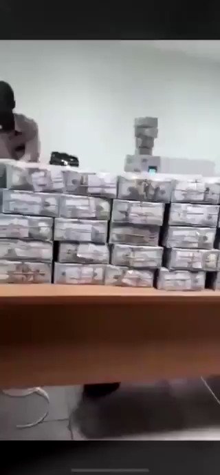 Sudan: €6m found stuffed in suitcases at home of ousted president Omar al Bashir
https://news.sky.com/story/sudan-eur6m-found-stuffed-in-suitcases-at-home-of-ousted-president-omar-al-bashir-11698885 …
Video @sudaninthenews