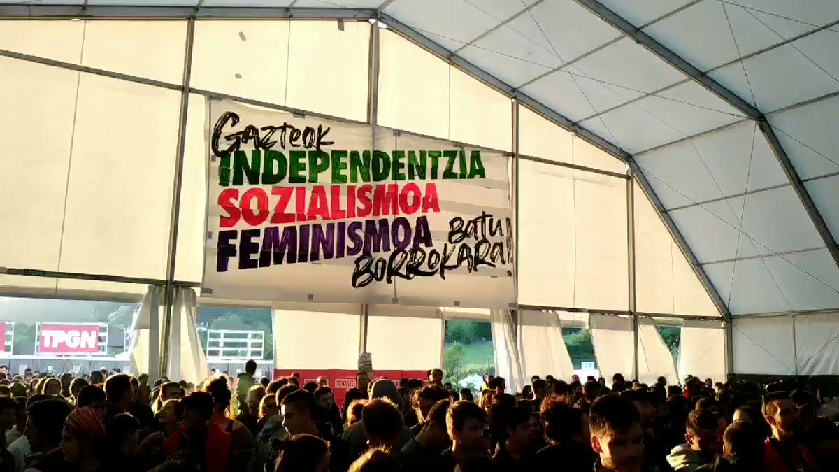 Hastear da #BulkadakGara
Ikaragarria karpa barruan dagoen jendetza. Harro egoteko modukoa! ✊🏼
#Gzt19