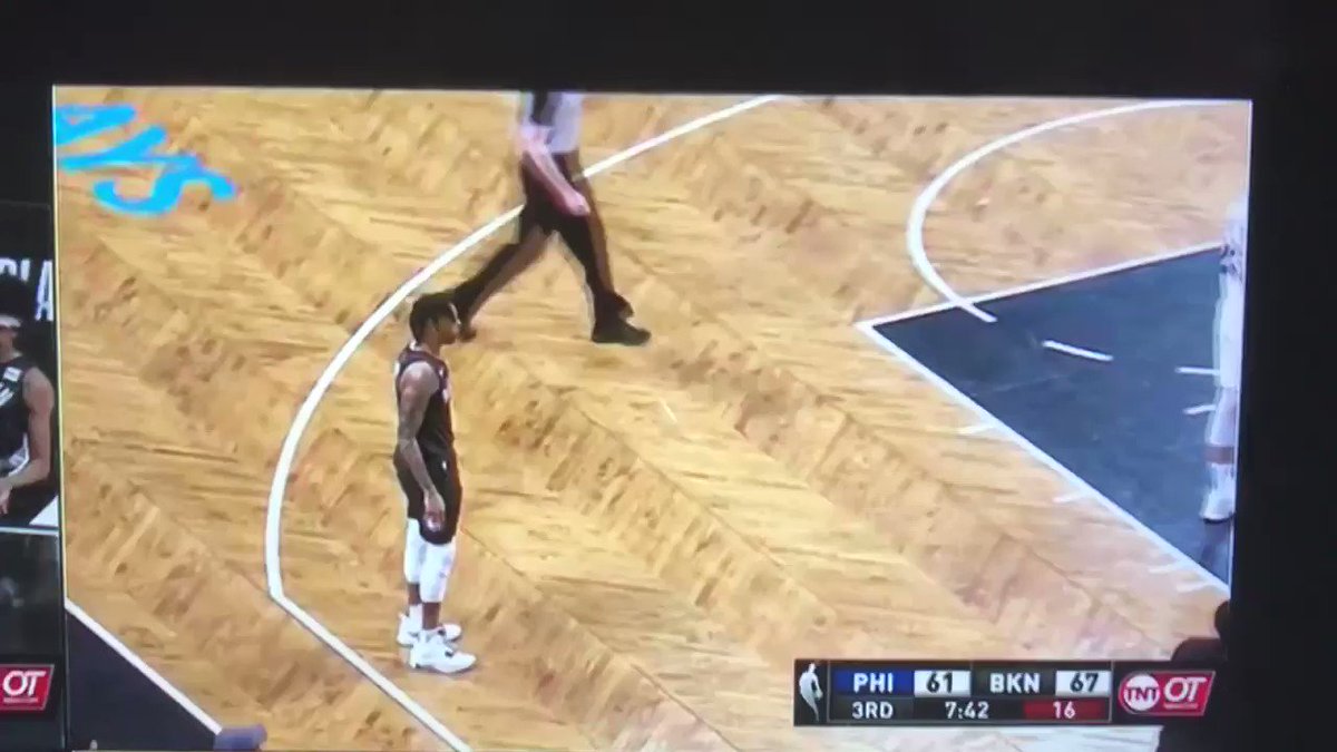 Remmeber when Magic Johnson implied D’Angelo Russell wasn’t a leader?
Watch this...