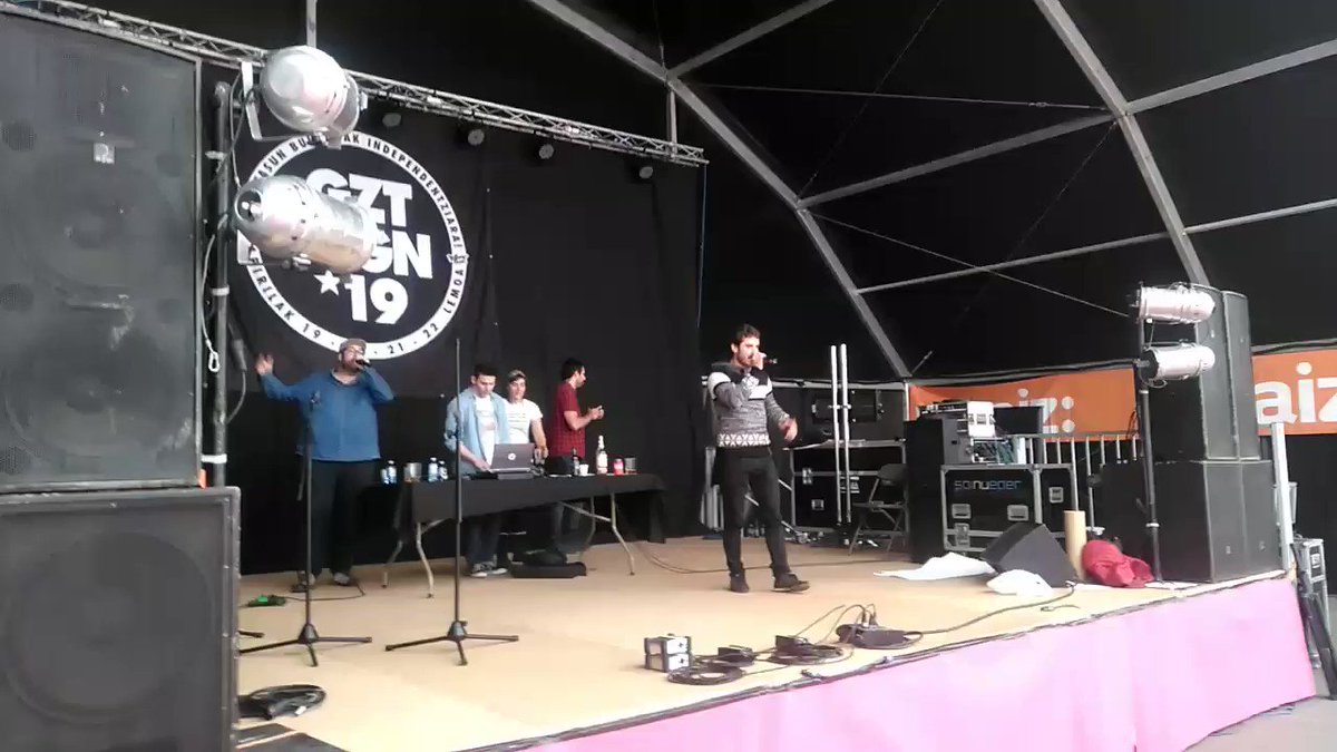 Euskal rap free style saioarekin agurtu dugu gaurko zuzenekoa Lemoatik, #Gzt19 tik. Mila esker Izar, Odei, Ekaitz, Markel, Haritz eta Txino!
@NAIZirratia @ernaigazte @Aitzinagazte