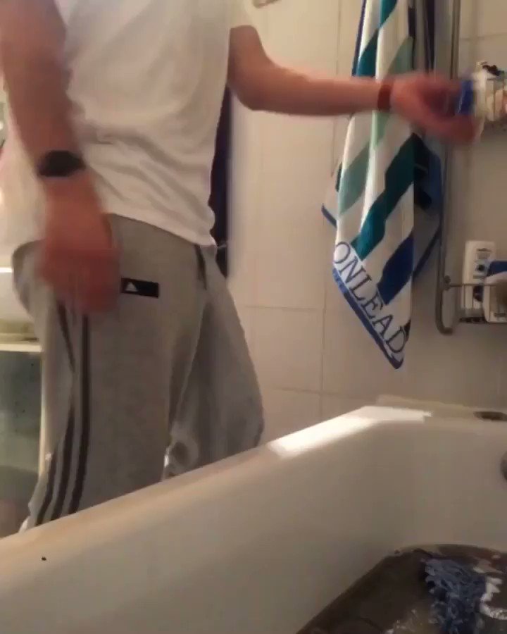 When you live in an apartment & your Albanian mom forces you to wasch the carpets (tepijat) in the bathtub 😩