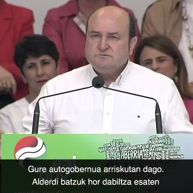 .@andoniortuzar: "Gure #Autogobernua arriskutan dago. Alderdi batzuk hor dabiltza esaten kendu nahi dutela. Baina horrelakorik egin nahi duenak aurrean izango gaitu. Hemen egongo gara, EAJren gizon eta emakumeok, nahi horri aurre egiteko". #AberriEguna #HemenEAJPNV #A28