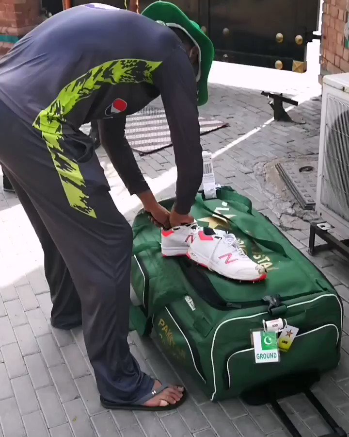 #MohammedAmir gave his bowling spikes to one of his fan today after practice Match at National Cricket Academy, Lahore.@iamamirofficial @TheRealPCB