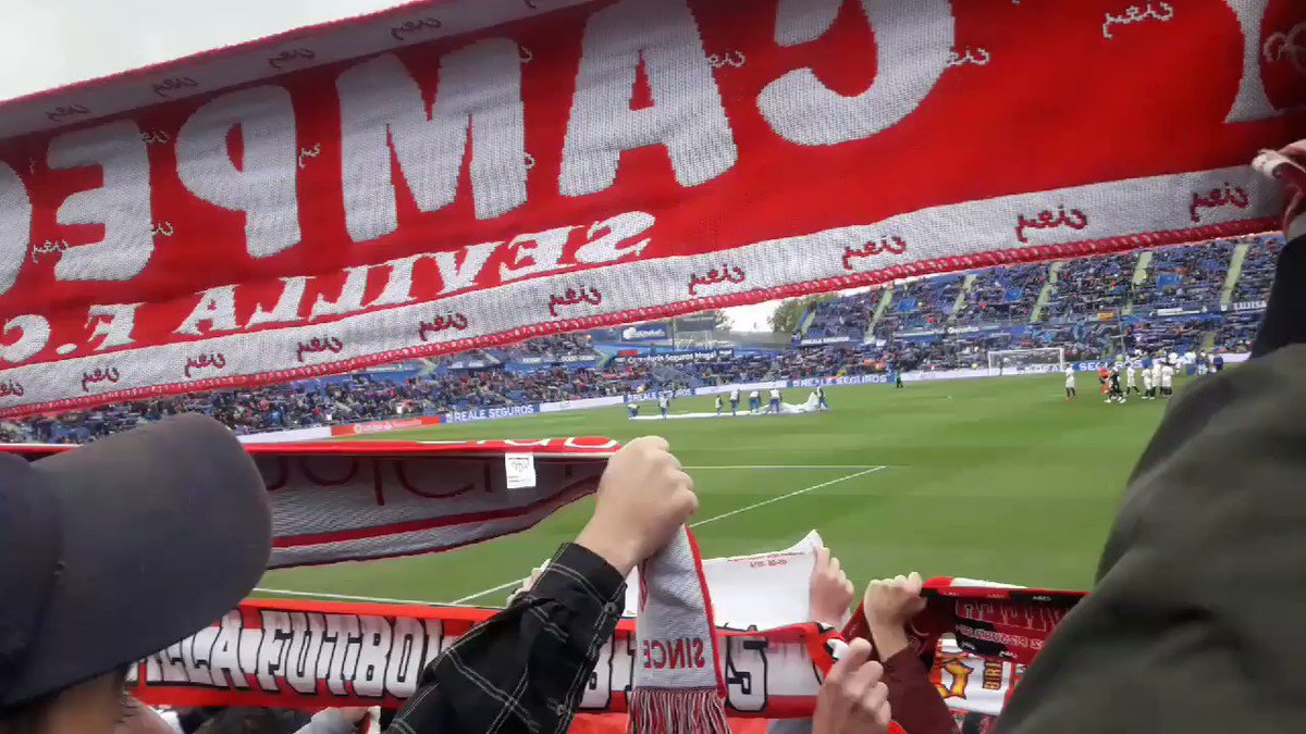 ¡¡Gracias, gracias y gracias a los más de 1.000 #sevillistas en Getafe!!
Afición, escudo y bandera.
Buen viaje de retorno.