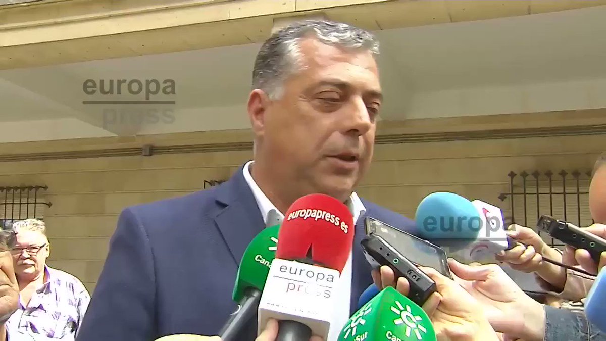 Aquí l’Alcalde de Coripe Antonio Pérez @PSOE explicant la festa:
“Aquí lo que se mata es el MAL, todo tipo de PERSONAJES, Políticos, banqueros, Árabes...”
@KRLS @Tumultuario @BeatrizTalegon @RaholaOficial @sergipinkman @miquelstrubell @XSalaimartin @miriamnoguerasM
