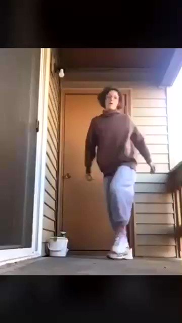 Rogelio Cruz Jr (@rj_cruz21) on Twitter photo 24/04/2019 19:17:05 *the less I know the better by tame impala plays* Me: *the less I know the better by tame impala plays* Me: