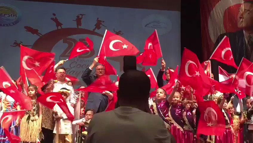 🇹🇷#23Nisan Ulusal Egemenlik ve Çocuk Bayramımız kutlu olsun🎈
@tcmeb @ziyaselcuk @lutfielvan @safran1958 @hmzaydg @ibrahimer_meb @aebilgili @RehaDenemec @adnanboyaci
@aliihsansu_ @EmniyetMersin
#BenÇocuğum
#MersinMEM