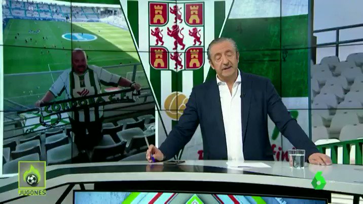 👏¡EL SEGUIDOR MÁS FIEL! Javier Jiménez fue el ÚNICO AFICIONADO del @Cordobacfsad que fue a Oviedo para animar a su equipo. Ahora es un HÉROE. #JUGONES