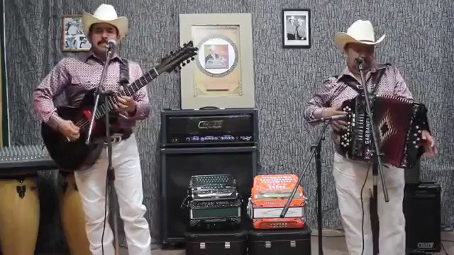 Corridos & Bandas's photo on Lozano