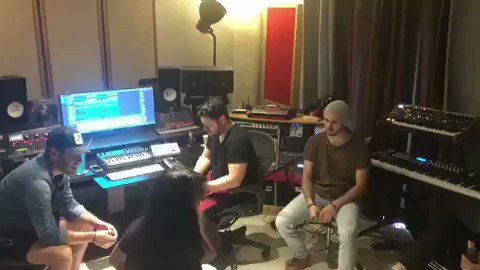 #Repost @AntonioJSMazuec
• • •
Ay Dios mío lo que se viene 🔥🔥🔥🔥 que genial es hacer música con este equipazo 🙌🏻🙌🏻🙌🏻 @luissalazarmusic @rec808 @gale_oficial @steviemarcs #antoniojose