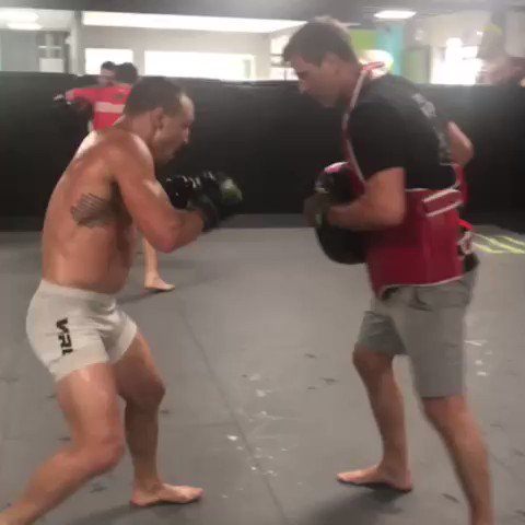 Digging to the body. Putting water in the basement. Chipping away at the foundation. Keep it simple. Keep it devastating. With @henrihooft
-
#hkickboxing #successnotperfection #mma #ironmichael