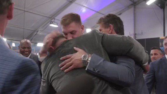 San Francisco 49ers (@49ers) on Twitter photo 2019-04-26 18:54:15 All the feels. The moment @nbsmallerbear became the newest member of the #49ers. 🎥: @NFL #NFLDraft All the feels. The moment @nbsmallerbear became the newest member of the #49ers. 🎥: @NFL #NFLDraft