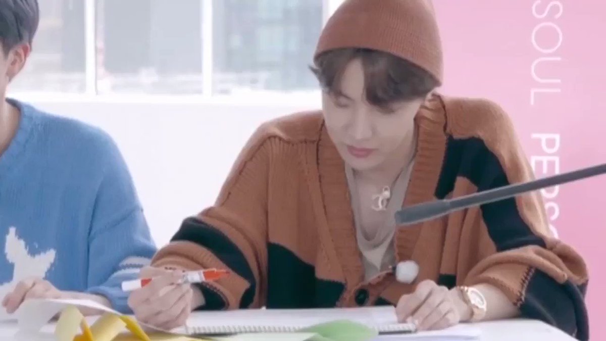 ใขใใซๆใๅฃฐใใใฆใปใใ้จๅใ่ใใฆใใไธญ"hopeworld"ใฎๆใๅฃฐใๅ
ฅใใใใฎใซไธญใ
่จใๅบใใชใใใฝใฏ
ๆฎๆฎตใกใณใใผใซ่ญฒใไบใๅคใใใฝใฏใ่ชๅใใใใฃใฆๆฌฒใใใจ่จใฃใฆใใใใฎใๅฌใใใฆใใใใไฝไธไบบใใฎ"hopeworld"ใฎๆใๅฃฐใ่ดใใใฎใใจๆใใจ"jhopeใณใผใซ"ใงๅฌใใใใชใใใฎๅงฟใๆใๅบใใ