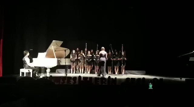 Kimsesiz Çocuklar Yararına İbrahim Cem Yıldırım’ın katkılarıyla düzenlenen bu güzel projeye koro olarak destek veren duyarlı öğrencilerim 👏🏻🎶👏🏻🎶
@mrtdemirlioglu @omerfarukozer @kerimbatmaz59 @corlubk