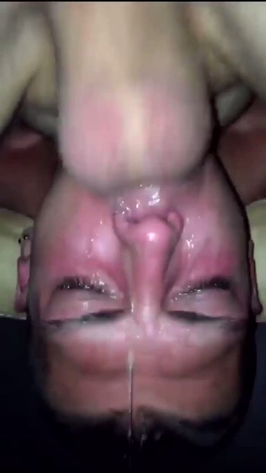 Tu es un objet, un vide-couilles. Tu sentiras le sperme couler dans ton nez, sur tes yeux. Tu ne feras
