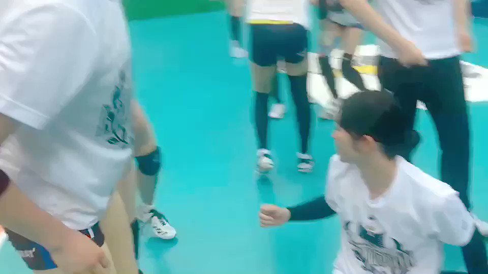 会場で応援してくれた方
テレビの前で応援してくれた方
皆さんのお陰で最後まで
執粘を繋ぐ事が出来ました✨
東レアローズスタッフ、選手
そして応援して下さる皆様
全員でアローズファミリーです!
アローズファミリー最高🥇✨
#東レアローズ
#torayarrows
#黒鷲旗優勝