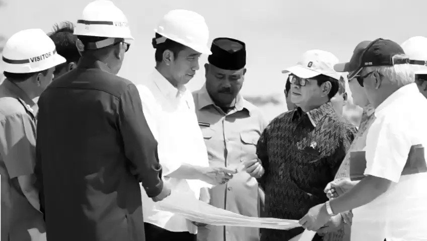 Presiden @jokowi dan sejumlah penjabat terkait meninjau alternatif lokasi pemindahan ibu kota negara RI, di Kawasan Bukit Soeharto, Kabupaten Kutai Kartanegara, Kalimantan Timur, Selasa (7/5).