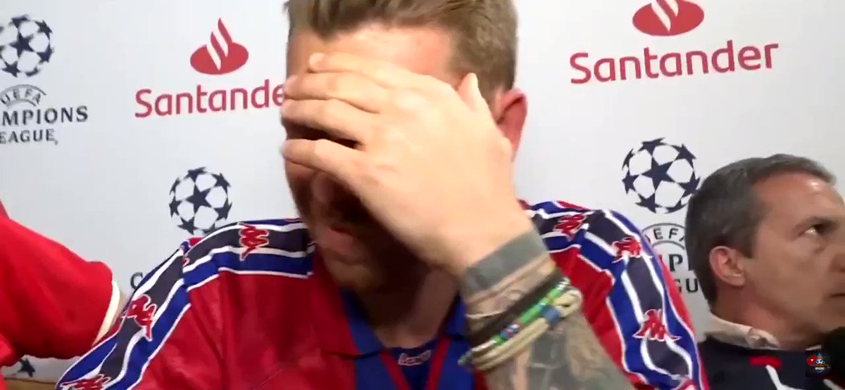 ⚽️🔴@jotajordi13 no quería ni mirar... y LLEGÓ el TERCER GOL del Liverpool. La bancada madridista ‘ESTALLA’. ¡Todas LAS REACCIONES en YouTube #ChiringuitoInside!
https://youtu.be/tKHs6aKKYy8