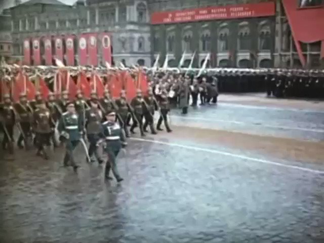 Hoy hace 74 años que el Ejercito Rojo venció a los nazis en la Segunda Guerra Mundial y libraron a la humanidad de un abismo sin vuelta atrás. 27 MILLONES de soviéticos dieron su vida contra la barbarie nazi. Honor eterno a los héroes que nos salvaron del fascismo. #VictoryDay
