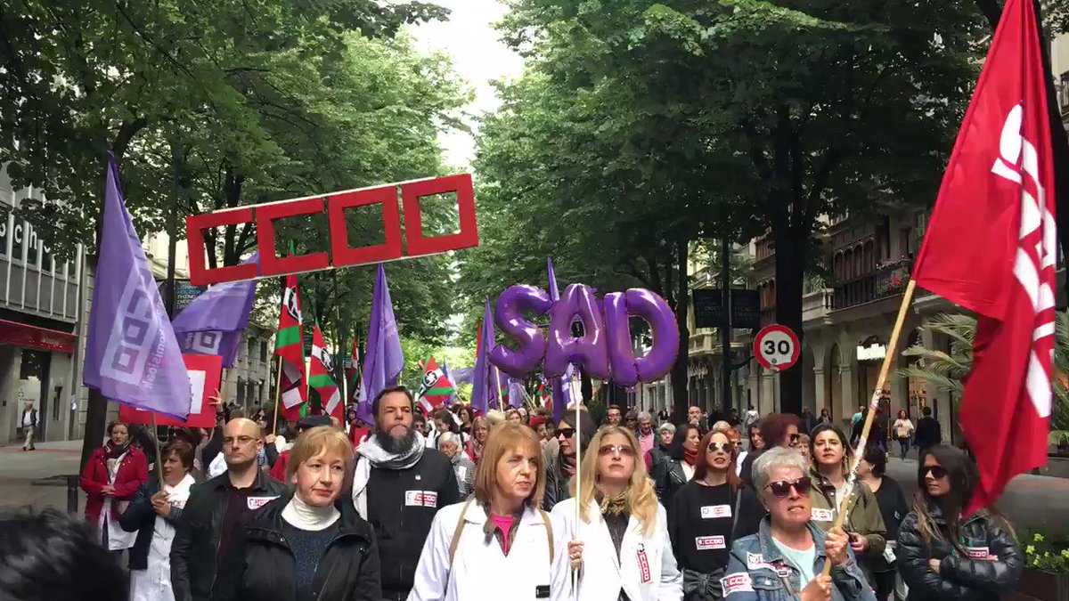 Las compañeras del Servicio de Ayuda a Domicilio de #bizkaia de @CCOO_CS_EU en lucha por su convenio. @CCOO #Bilbao #CCOOAurrerantz