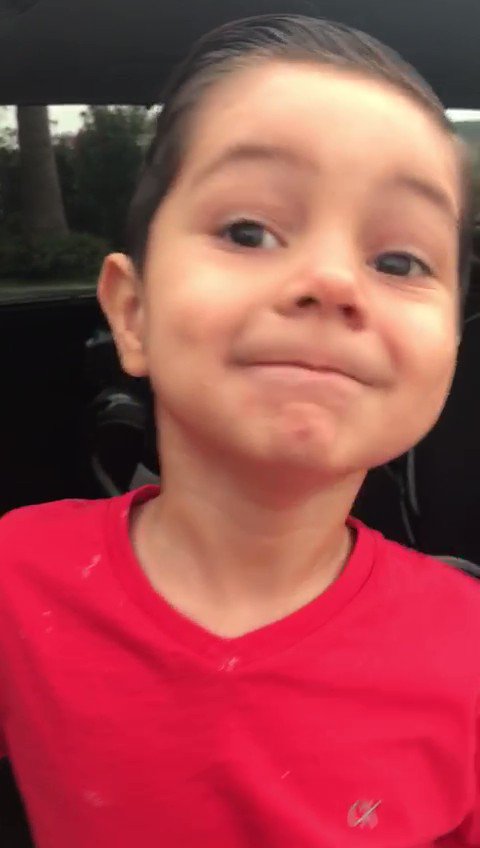 Cuando está cerca el que le gusta a mi amiga