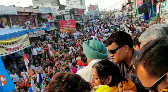 Massive roadshow of @priyankagandhi and @capt_amarinder in Pathankot, Punjab. #LokSabhaElections2019