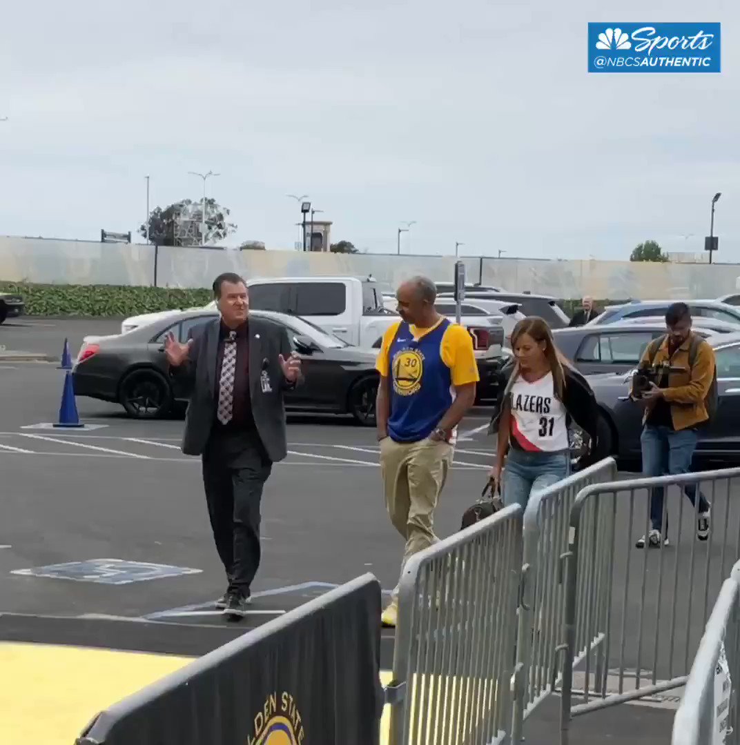 Sonya and Dell reppinโ the split Curry jerseys ๐ฅ๐