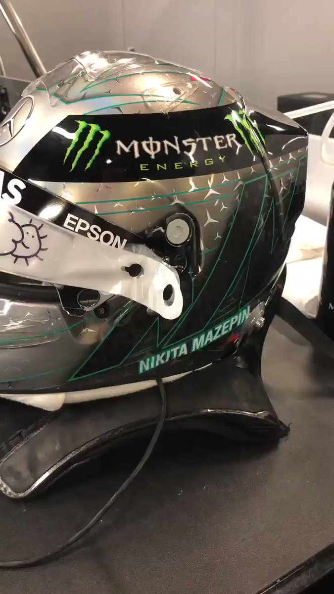 Getting a closer 👀 at @NMazepin’s #F1Testing look...
Rate that lid. It’s a clear 10/10 from us! ✨✨✨✨
But then, we’ve got a thing for ⭐️!