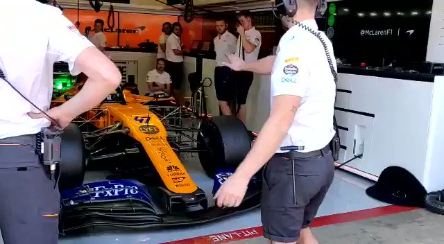 We’re back underway here in Barcelona as @sergiosettecama heads out for the afternoon.
#F1Testing 🇪🇸