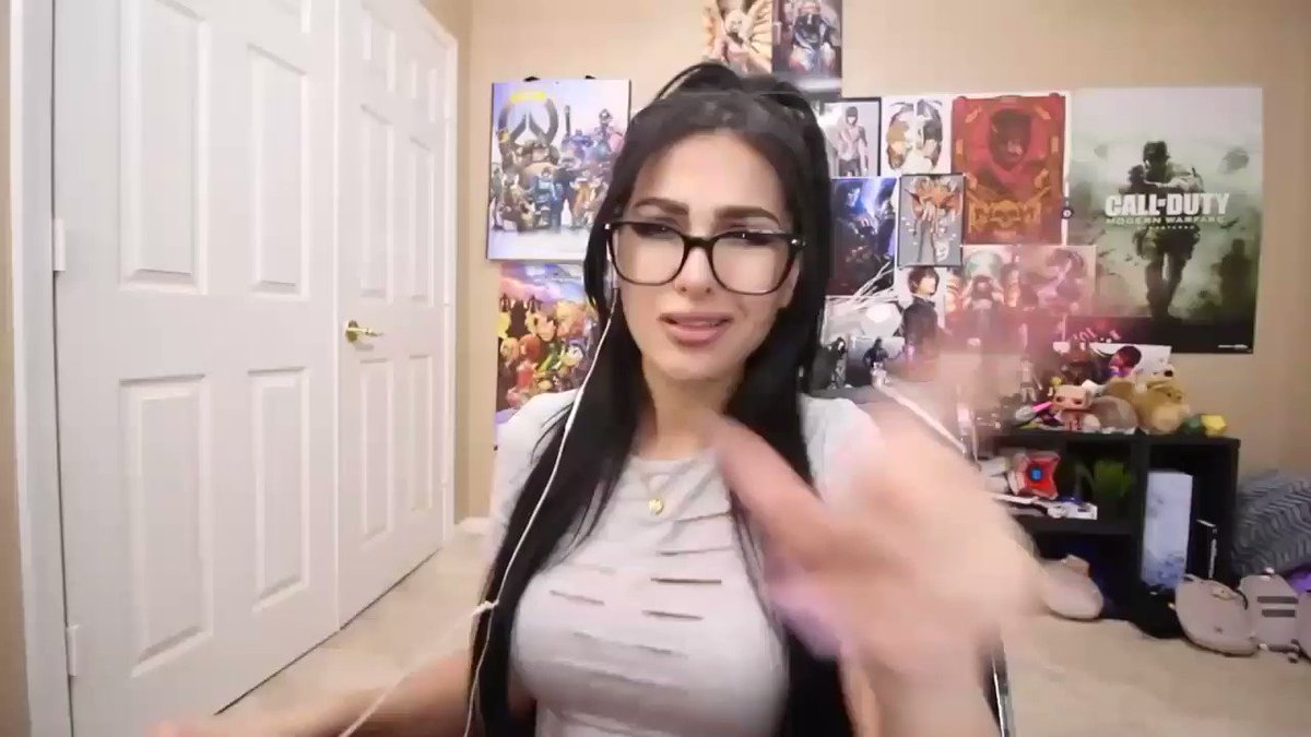 Let's start the account with sssniperwolf being cute. 