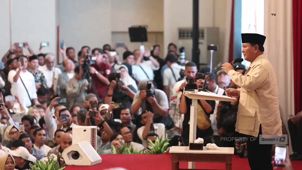 Berunding boleh, berbicara boleh, menyerah tidak boleh! Demokrasi adalah soal kesetiaan pada prinsip kejujuran dan keadilan, kami mengajak saudara-saudara untuk berjuang sekuat tenaga sampai titik darah penghabisan, jaga kedaulatan rakyat! #SaveDokterAni