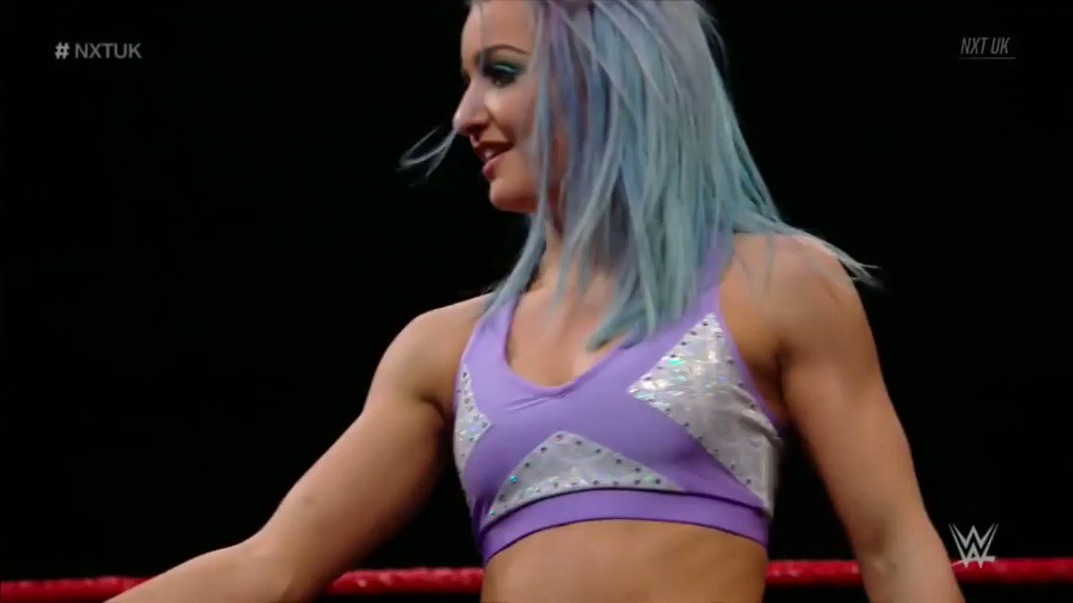 Great show of respect... but something caught their eye #NXTUK #FlyWithBrookside @XiaBrooksideWWE @Kelly_WP
