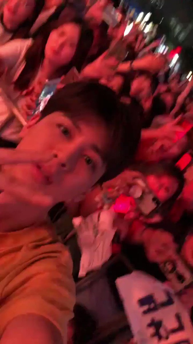 yunhyeong got my phone and he even winked i died #iKONatKAISTUniversity