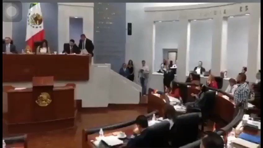 Ganó el amor, la empatía y las miles de personas que incansablemente lucharon por hacer realidad el #MatrimonioIgualitarioHoy nos miramos gloriosos de saber que el Congreso SLP es y seguirá siendo de nosotros, los soñadores incansables.Comencemos a hacer historia 