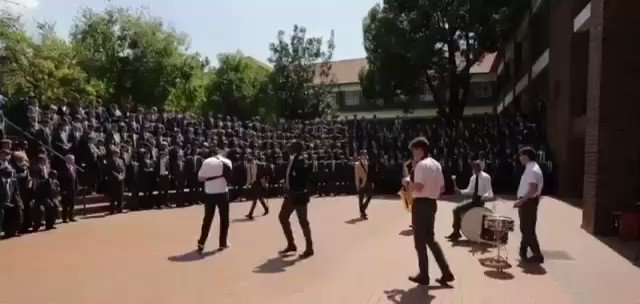 I don't know what school this is but they lifted my #FridayFeeling what a Mood 🔥🔥🔥🔥🔥🔥🔥🔥