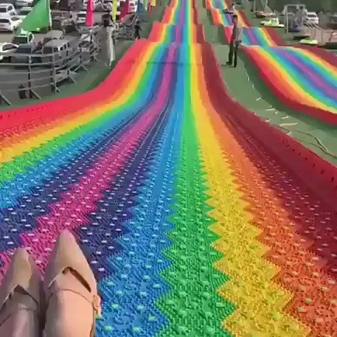 Hoje, dia 17 de Maio é comemorado o dia do combate à homofobia. Vamos colocar arco-íris em todos os lugares.