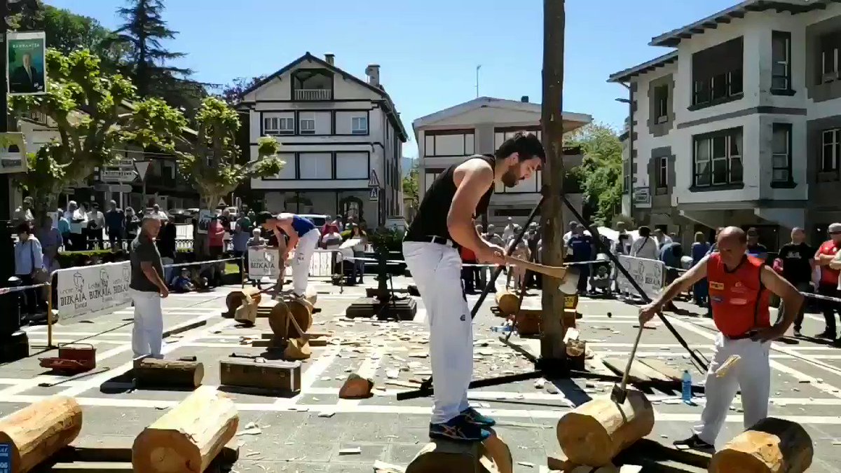 Asteazkeneko bideoa Karrantzako San Isidroetan. @Atutxall, Mugerzatarrak eta Anjel Arrospide izan genituen herrian.