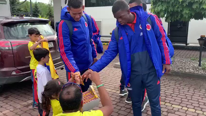 Los hinchas colombianos empiezan a llegar a Polonia para apoyar a nuestra Selección Colombia Sub-20. 👋🏼🇵🇱 #Polonia2019