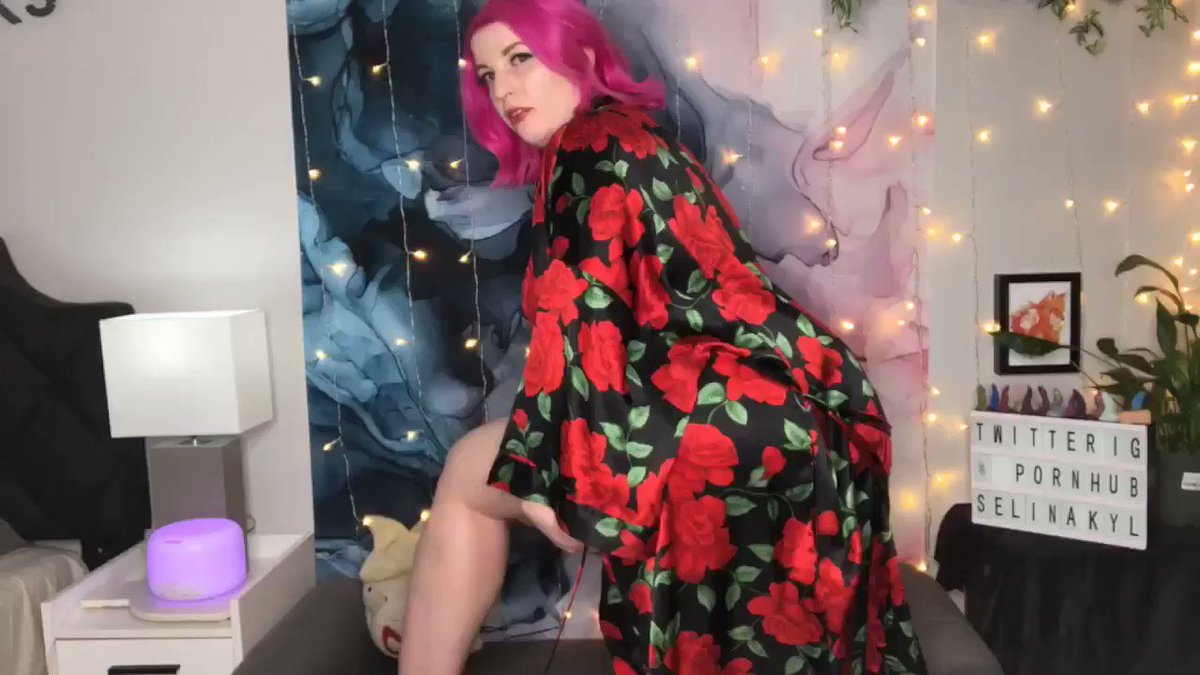 Model - Selina Kyl pinkhair