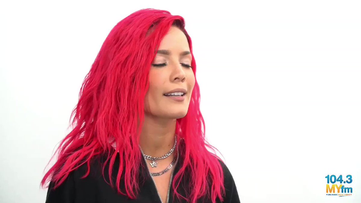 Lmfao Halsey is hilarious!
"At first it's kinda intimidating cuz like you know whats up you coming here & collaborating with our boys, we will watch you.."
Hahahahaha 😂
@BTS_twt #MTVBRKPOPBTS #MTVBRFANDOMBTSARMY #PremiosMTVMIAW
https://youtu.be/dxWv_yhHsdE
