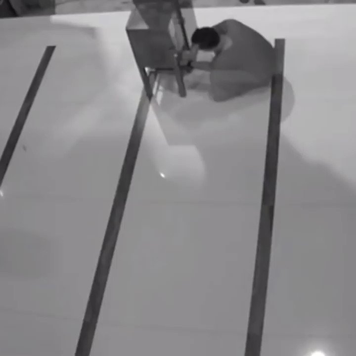 MENGGUNAKAN MOBIL PRIA INI MENCURI KOTAK AMAL MASJIDAksi pencurian kotak amal masjid di Mojokerto terekam kamera CCTV. Seorang pria terlihat menggondol kotak amal di Masjid Nurul Hidayah. Peristiwa ini terjadi pada Kamis 16/5/2019 sekitar pukul 02.12 WIB.#NewsOne #ViralNews