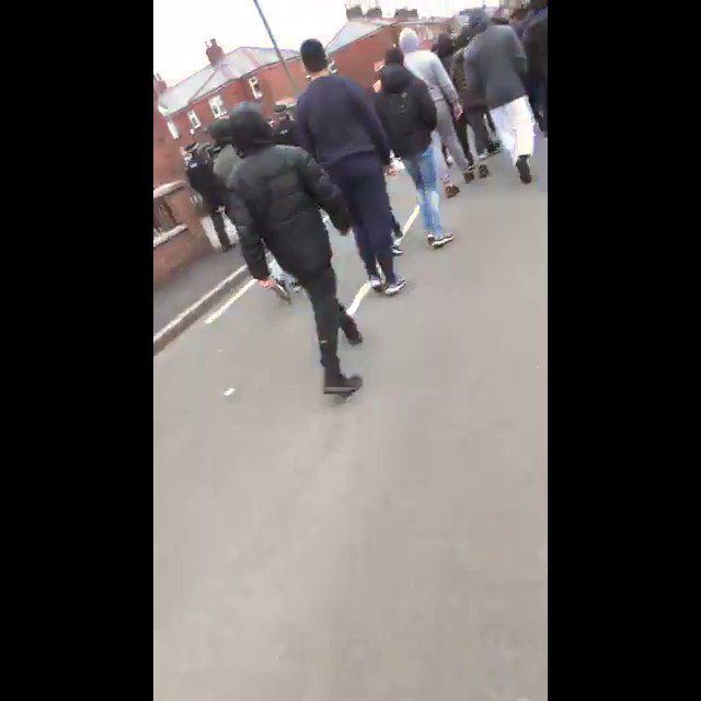 BREAKING: Tommy Robinson MEP campaign in Oldham.
The police are just standing there and doing nothing whilst muslims throw BRICKS at local residents. There are children in the crowd that they are aiming at.
Over to you @GMPOldham @gmpolice
