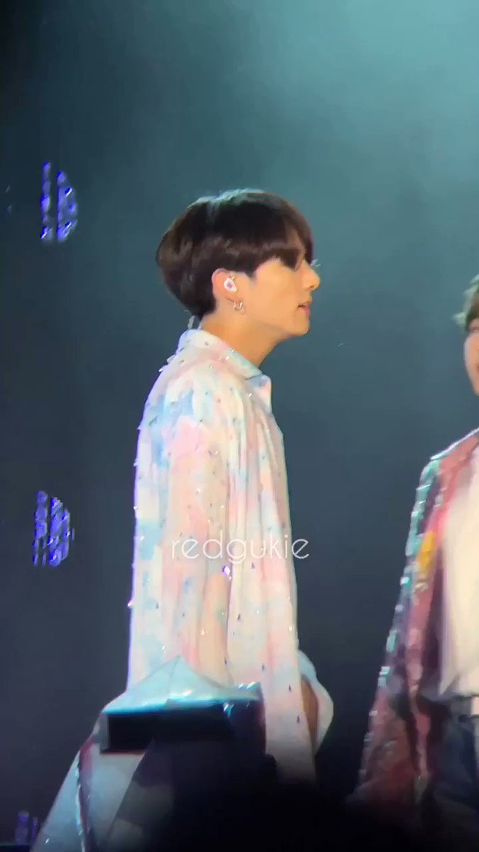 explicando taekook's photo on Fonte