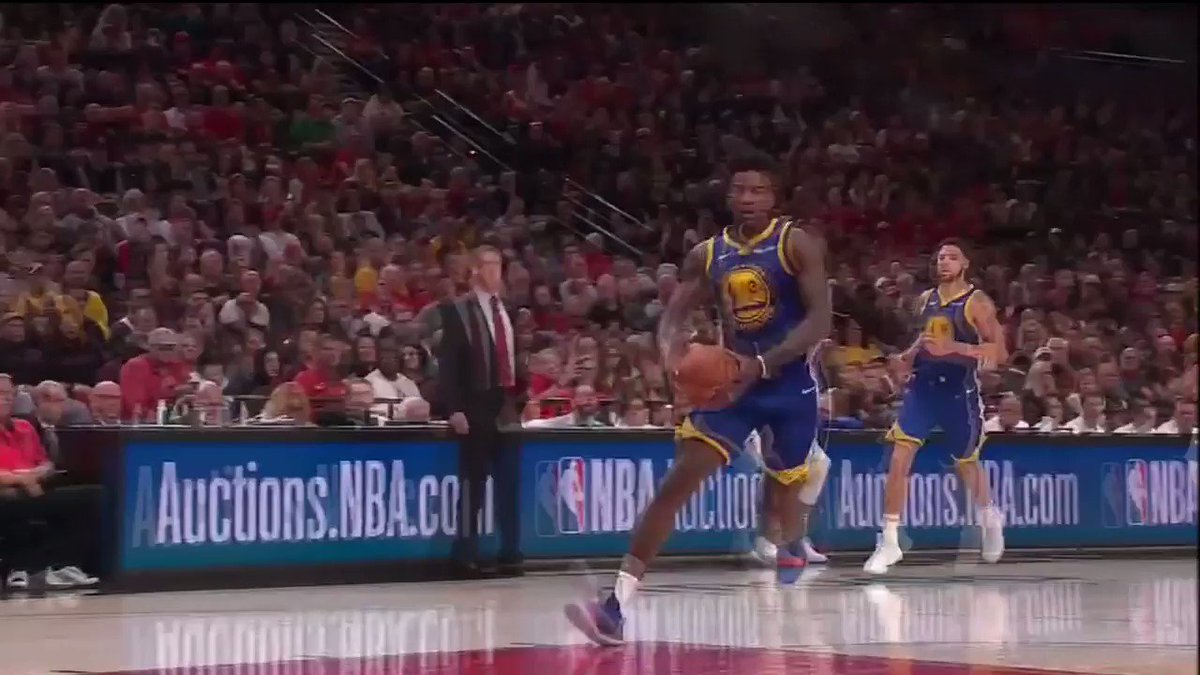 "You missed a shot. All of us have. Nobody's perfect."
Draymond is the glue for the Warriors 💯 (via @cjzero)