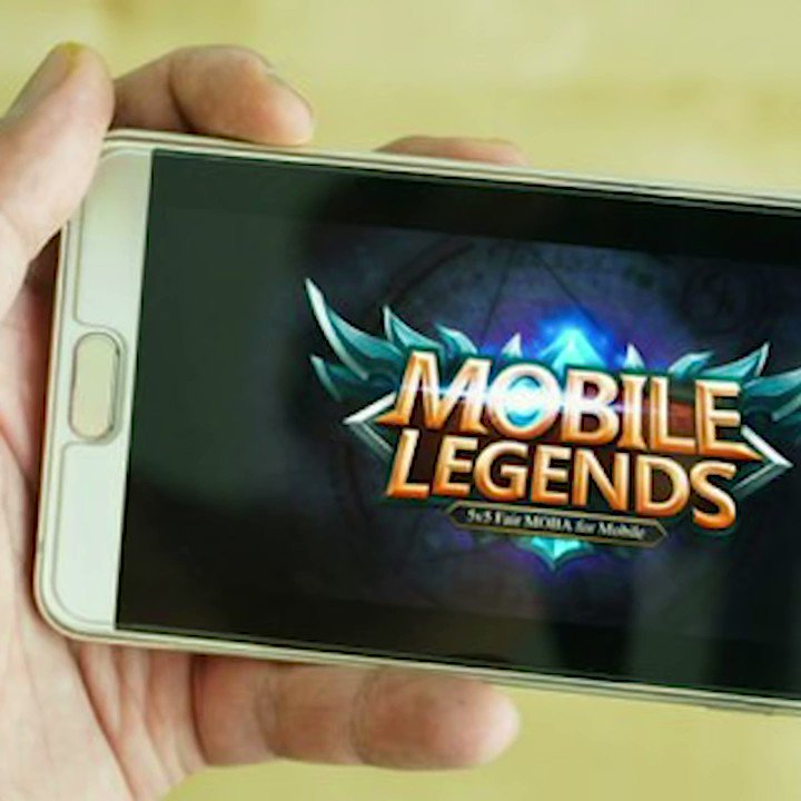 DEMI MOBILE LEGEND PEREMPUAN INI BOBOL BANK 1,8 MILIARSeorang gamers online berinisial YS ditangkap oleh jajaran Ditreskrimum Polda Metro Jaya, setelah membobol bank sebesar Rp1,85 miliar lewat sebuah games online, Mobile Legend.#NewsOne #ViralNews