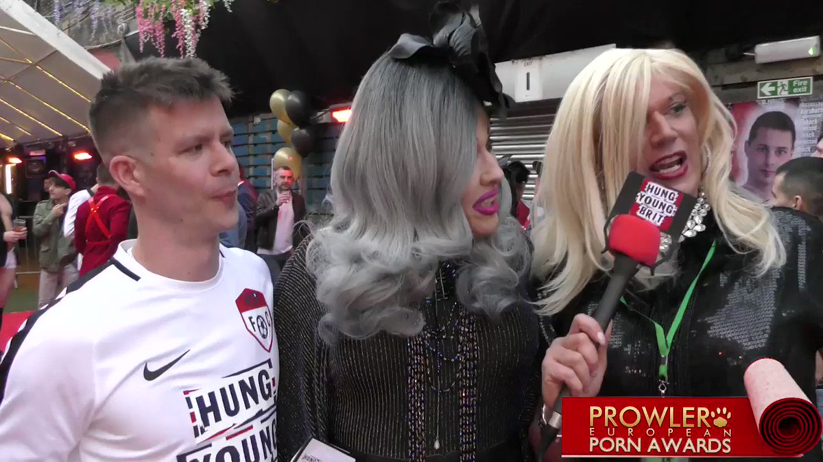 The @ProwlerAwards ποΈ Official Red Carpet
HYB Team ask's the most important questionsπ€ͺ
@DJChiChiLaRue @drewdixxxon @JustSeanTaylor @XXXleorex @yoshixkawasaki @AveryMonroeXXX @DannyChase10 @callumandcole94 @ClydeWalton1994 @jamesbennettxxx @orsondeane @xGabrielPhoenix @Paul_stag