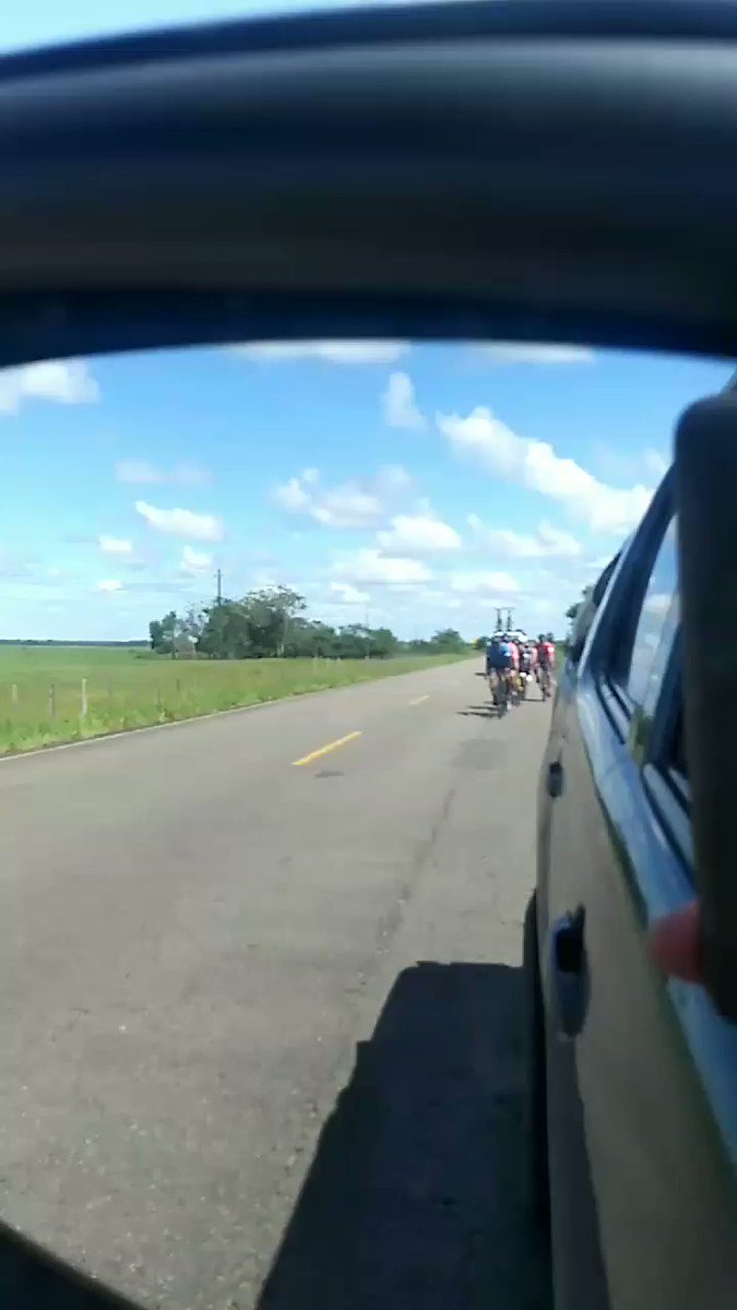 Por las carreteras del #Meta también se vive y se palpita el amor por el #ciclismo #bicicleta #JuanSinMiedoPorElMeta #VamosEscarabajos #GirodeItalia #GIROxESPN @JuanGZuluaga