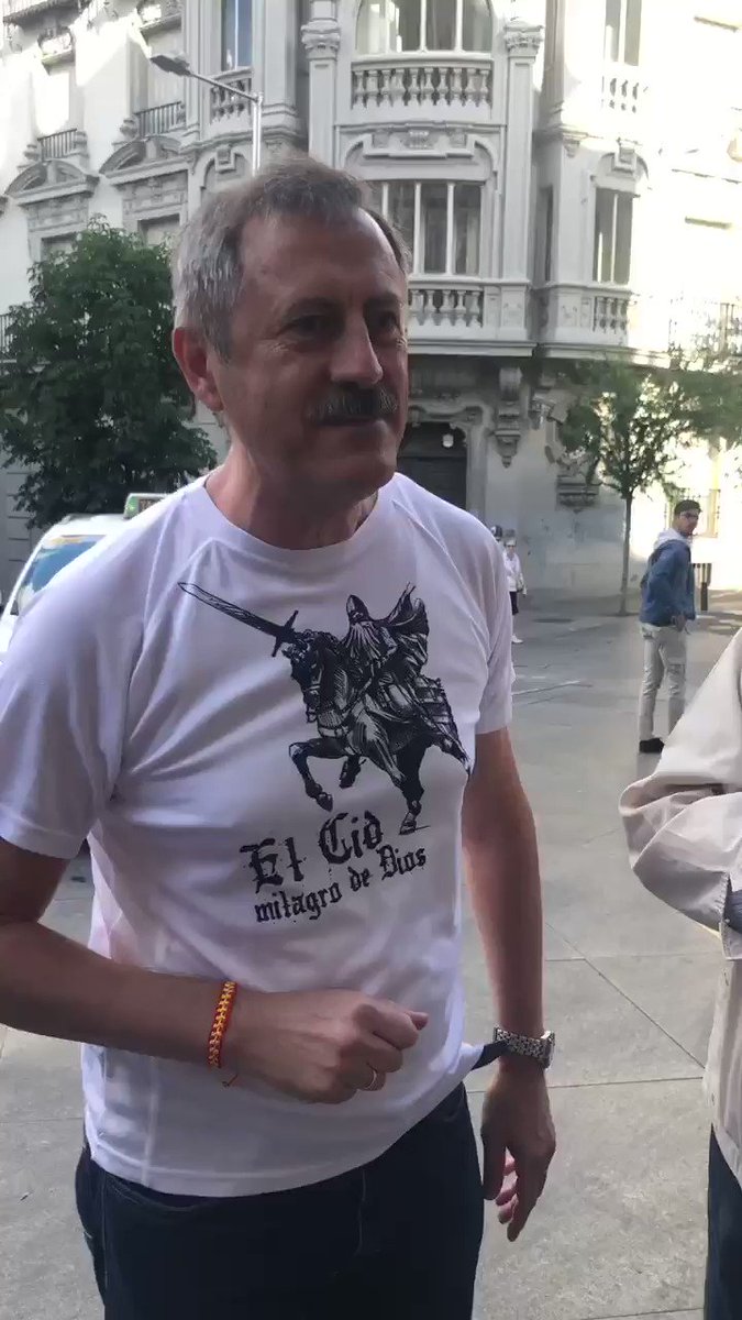 Este es el comportamiento que tenemos que aguantar antes de comenzar el acto en Madrid. Todo mi apoyo a @boye_g y mi condena ante esta barbaridad.