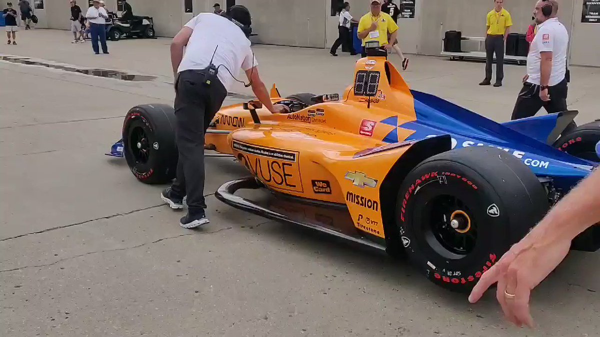 The rain has cleared, the track has dried and the car has been through tech, so we head through Gasoline Alley and take to the track for the shootout.
#McLaren66 #Indy500